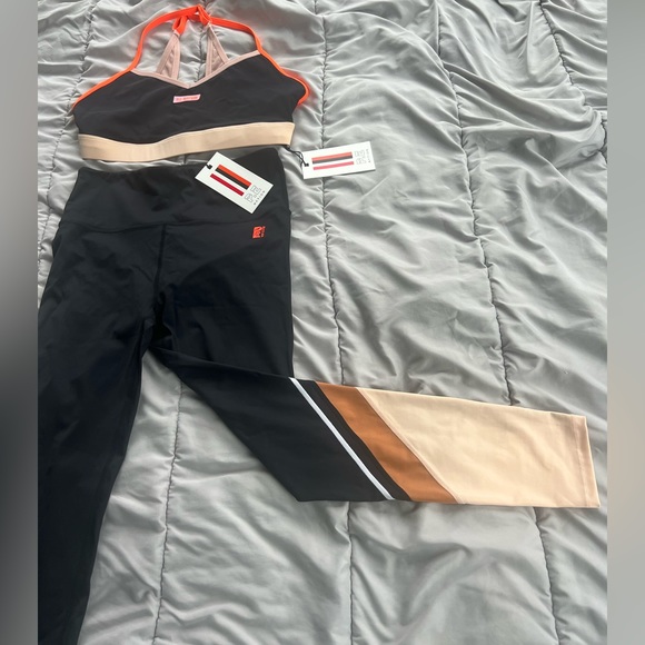 PE Nation workout set - Picture 4 of 9